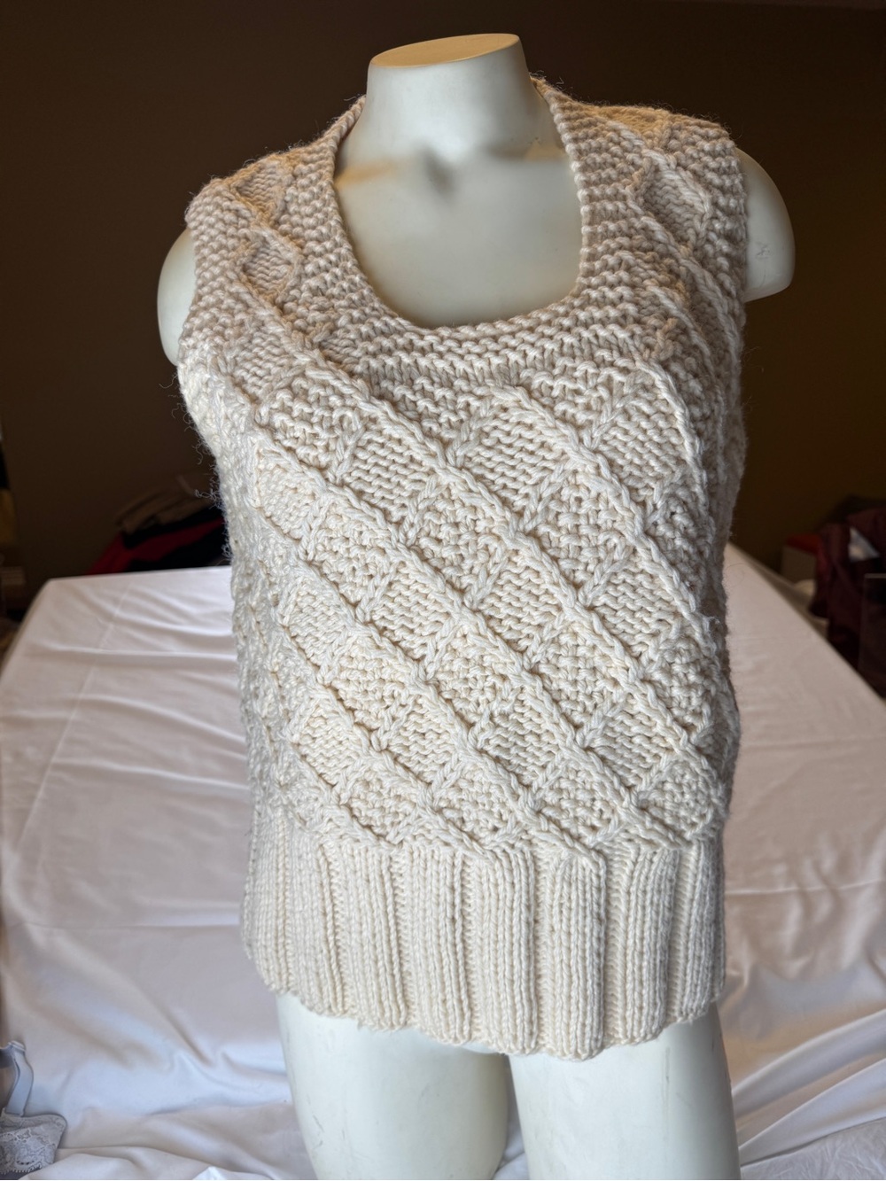 Vintage Fashion Bar Italian 100% Wool Hand Knit Cable Sweater Vest Cream